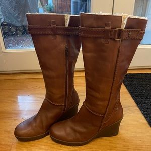 UGG Tall Leather Boot with Fleece interior. Sz 9